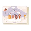 Wenskaart - een baby geniet van dat kleintje [ASS6345]